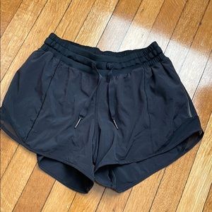 Lululemon Hotty hot short “long” 4